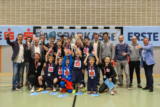 Christian-Doppler-Gymnasium ist Futsal-Bundesmeister der Sparkasse-Schülerliga | Im 6-Meter-Schießen behalten die Salzburger erneut die Nerven